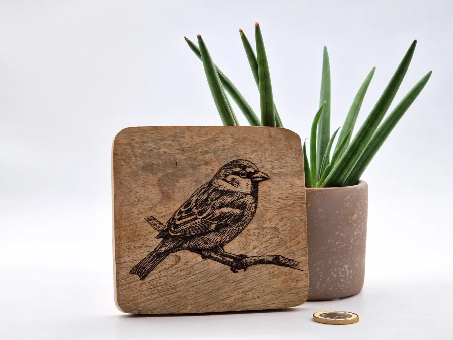 Sparrow Wall Art – On mango wood · 10 × 10 cm