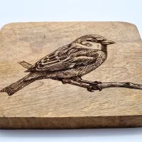 Sparrow Wall Art – On mango wood · 10 × 10 cm