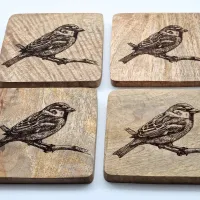 Sparrow Wall Art – On mango wood · 10 × 10 cm