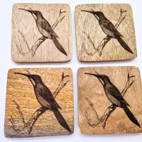 Rotschwanz-Glanzvogel Vogelbild – Auf Mangoholz · 10 × 10 cm