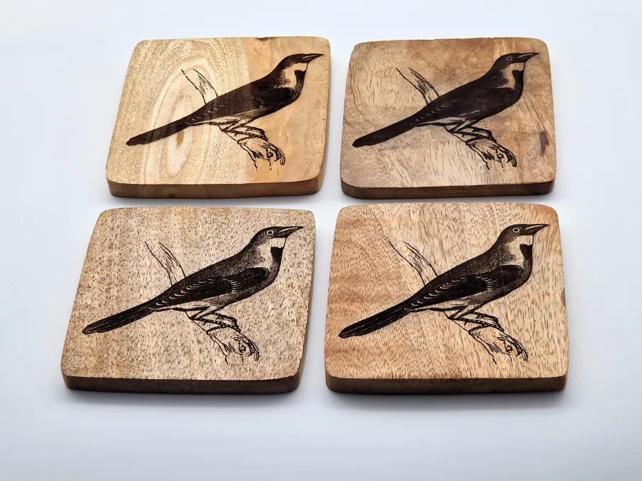 Dickzissel Vogelbild – Auf Mangoholz · 10 × 10 cm